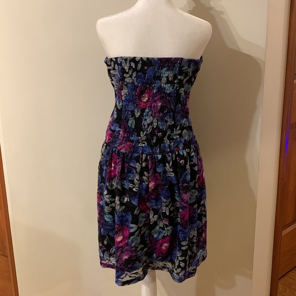 Juniors Floral Strapless Dress - Picture 2 of 5